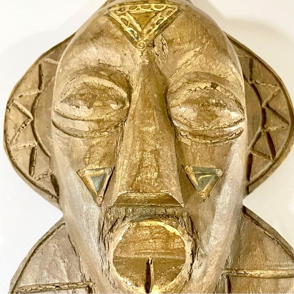 Vintage African Carved Wooden Face Mask Handcrafted in Ghana Tribal Art - Picture 4 of 11